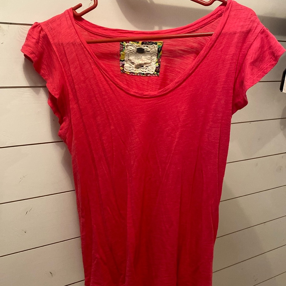 Women’s hot pink flutter sleeved top. Size-L. Brand-Cupio.